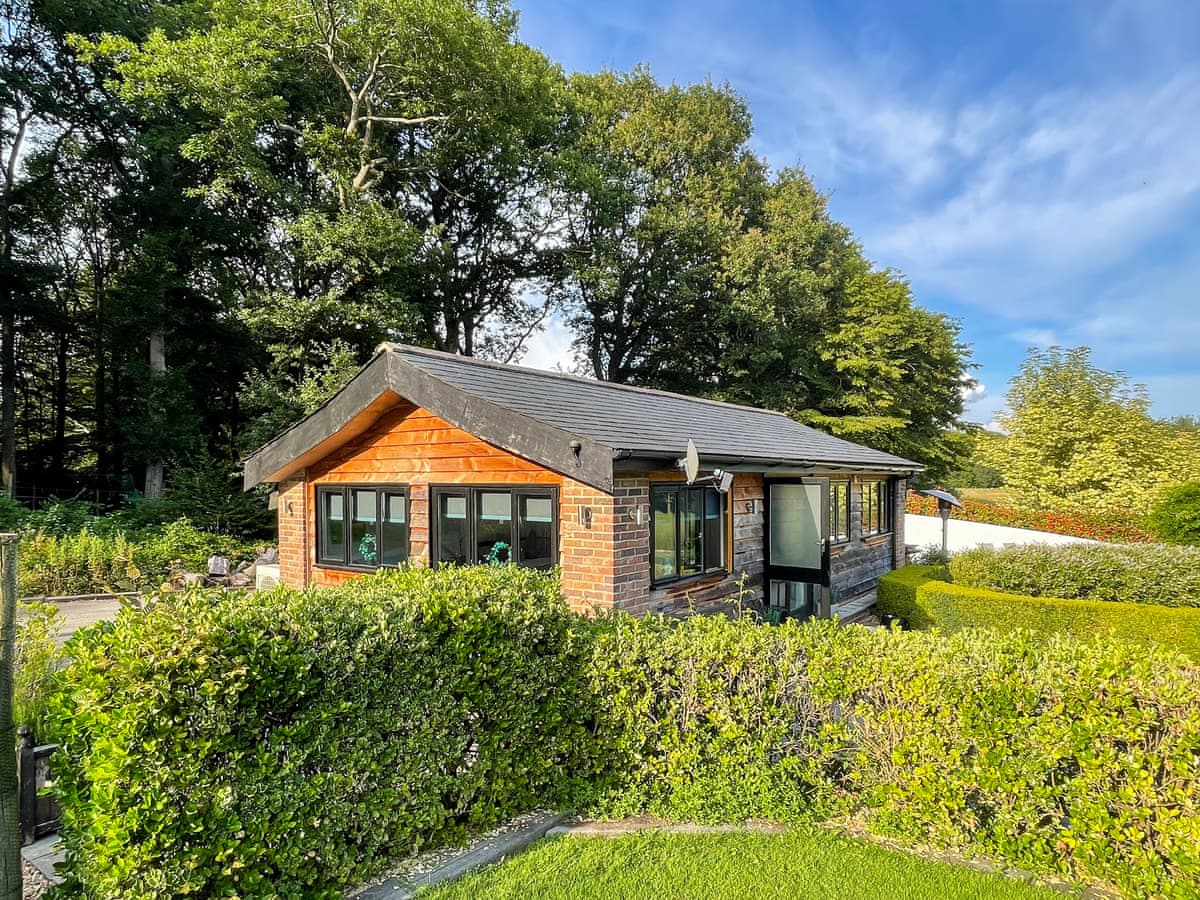 The Lodge at The Lake House - Holiday lodge in Southern England - Image 2