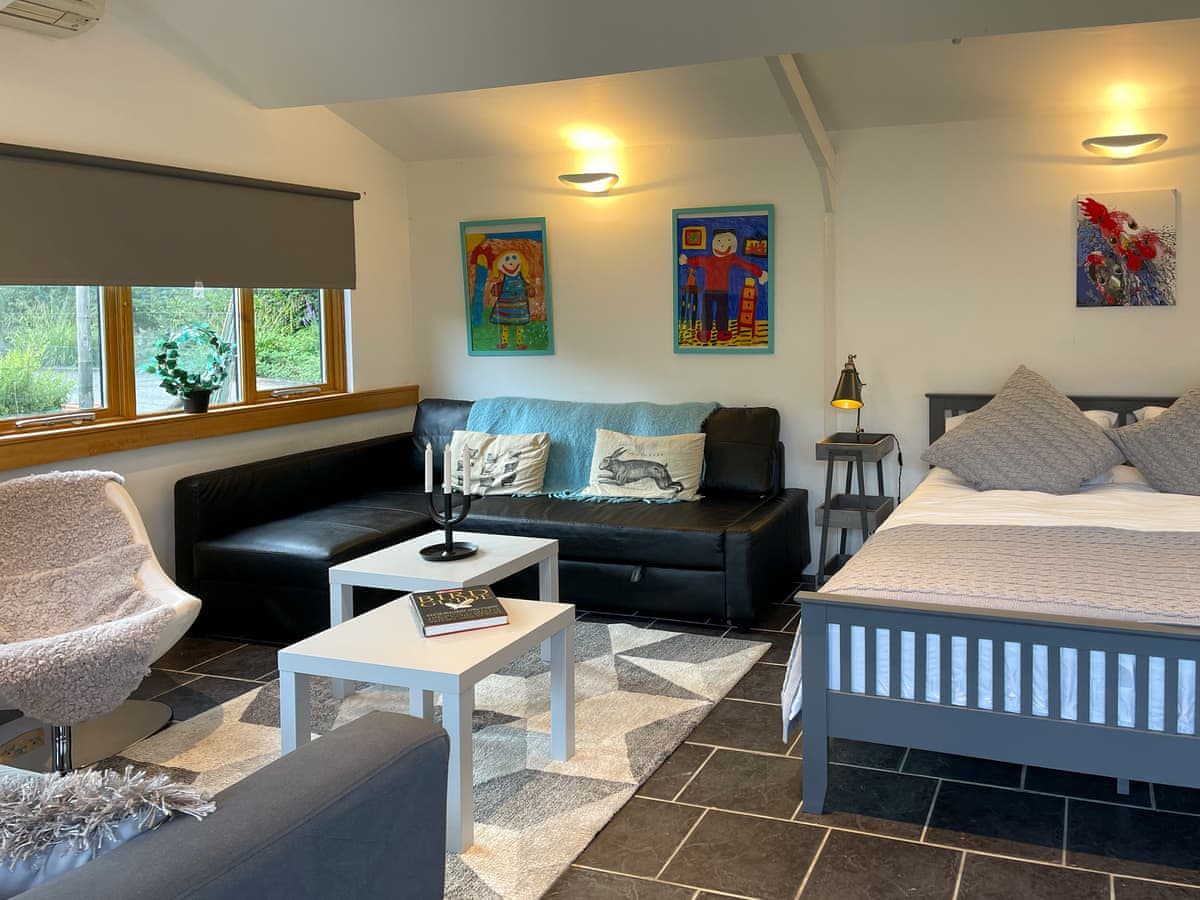The Lodge at The Lake House - Holiday lodge in Southern England - Image 4