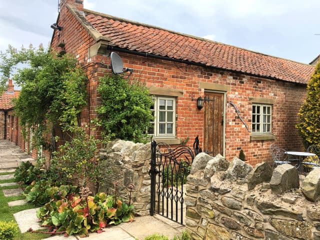 Elm Tree Cottage Ref Dc4053 In Little Barugh Near Pickering Cottages Com