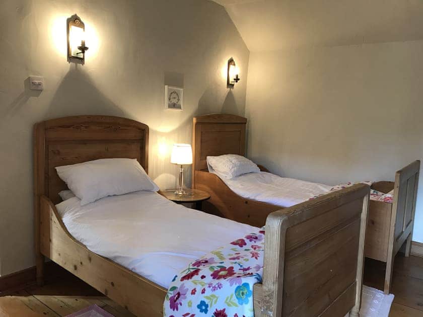 Twin bedroom | May Cottage, Bakewell