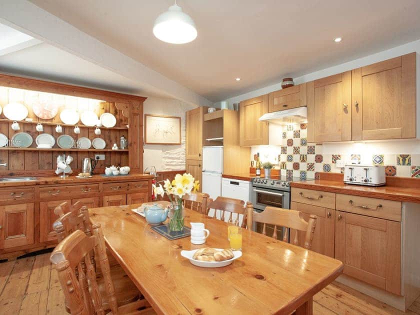 Kitchen/diner | 2 Salle Cottage - Tuckenhay Mill, Bow Creek, between Dartmouth and Totnes