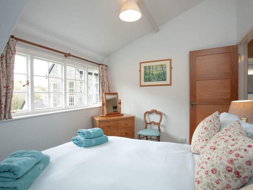 Master bedroom | 2 Salle Cottage - Tuckenhay Mill, Bow Creek, between Dartmouth and Totnes