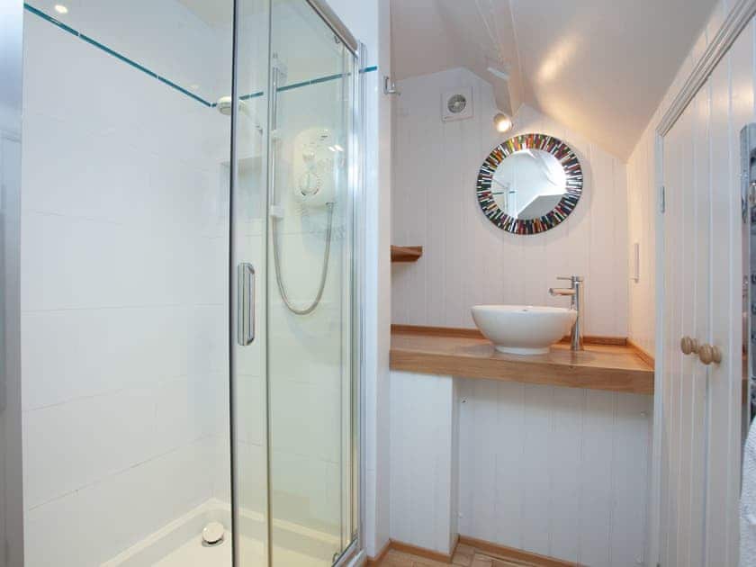 En-suite | 2 Salle Cottage - Tuckenhay Mill, Bow Creek, between Dartmouth and Totnes