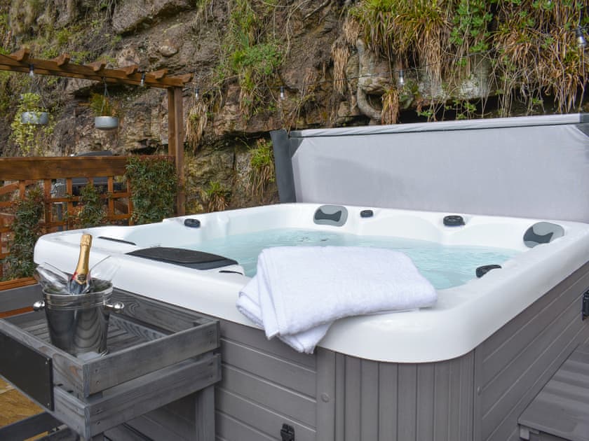 Hot tub | Howburn Log Cabin, Melkridge