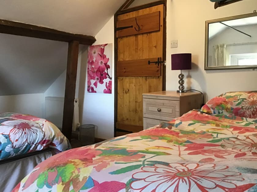 Twin bedroom | The Coach House, Falkenham