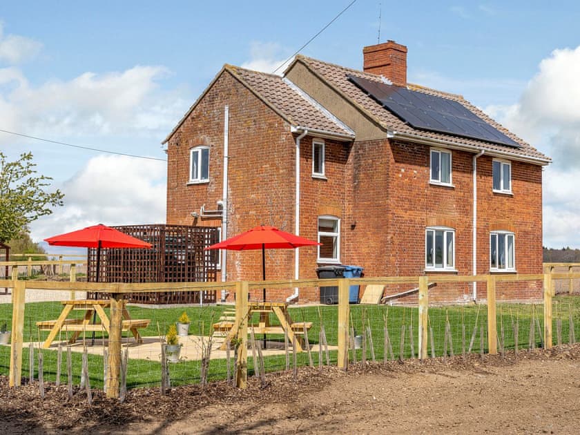 Garden and grounds | Old Alton Hall Farmhouse, Holbrook, near Ipswich