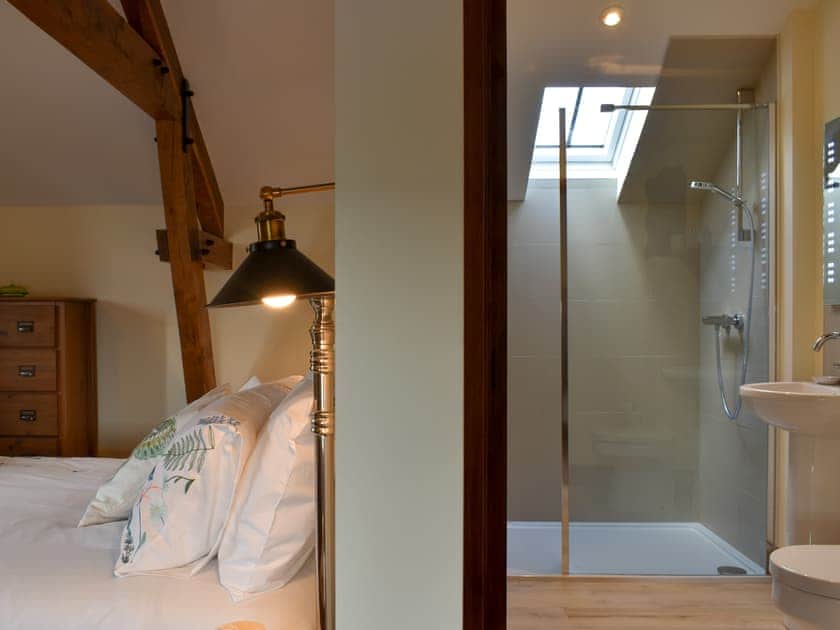 En-suite | Bucknole FarmThe Old Shippon, Northleigh, near Honiton