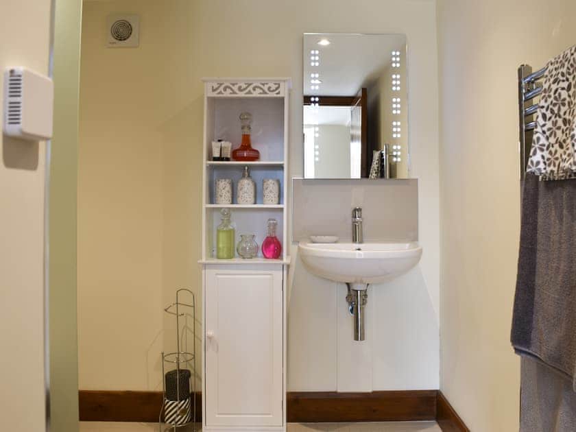 Bathroom | Bucknole FarmThe Old Shippon, Northleigh, near Honiton