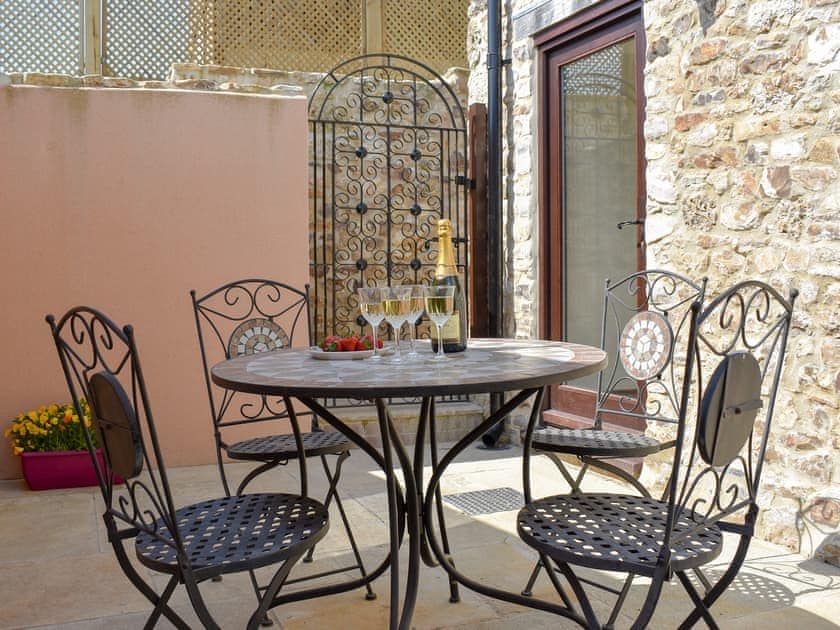 Sitting-out-area | Bucknole FarmThe Old Shippon, Northleigh, near Honiton