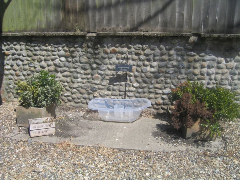 Dog friendly | Wallages Cottage, The Granary - White House Farm Holiday Cottages, Knapton, near North Walsham