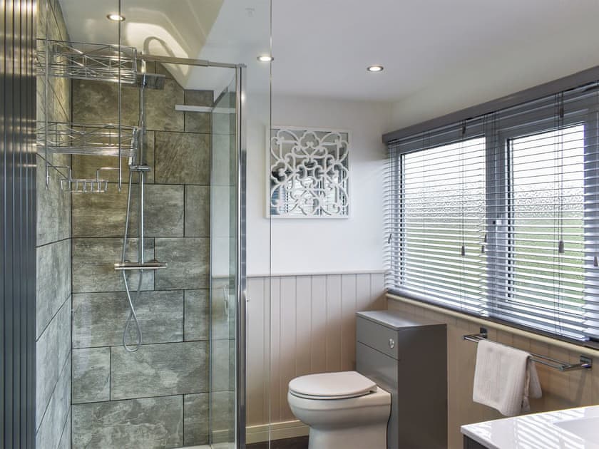 Shower room | Alderley House, Bourton-on-the-Water