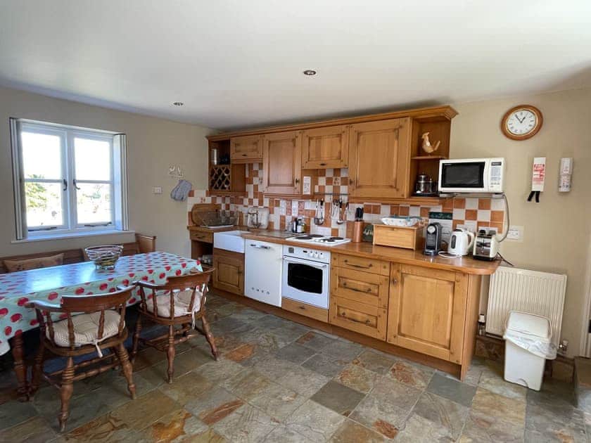 Kitchen/diner | La Caleche - Manor Farm Barns, Tarlton, Cirencester