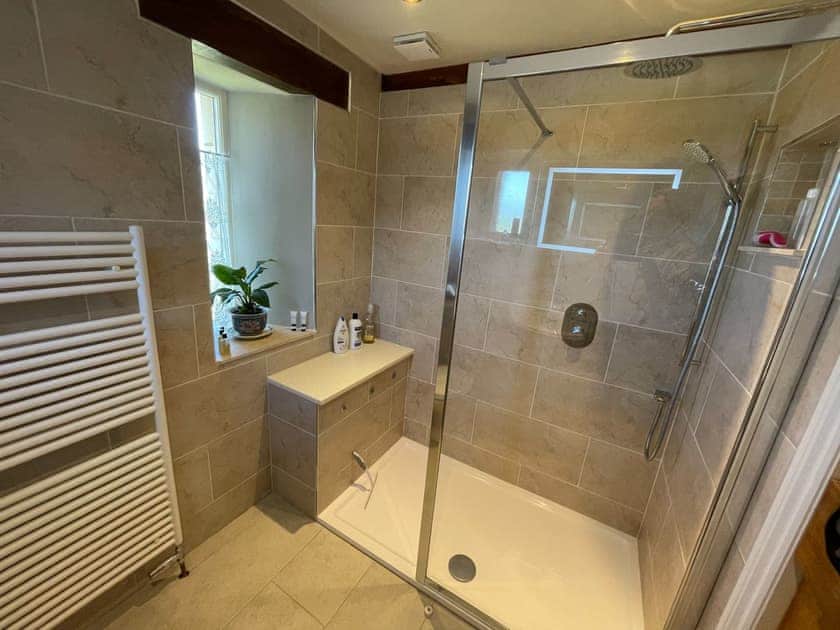Shower room | La Caleche - Manor Farm Barns, Tarlton, Cirencester