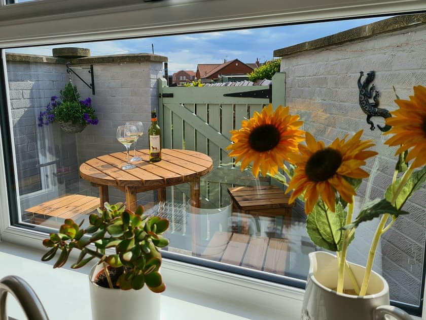 Private rear courtyard | Oak Cottage, Pickering