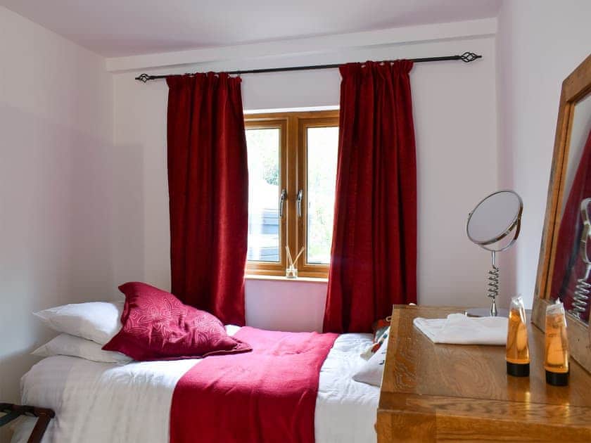 Single bedroom | Oakwell Lodge, Gillingham
