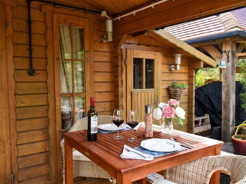Sitting-out-area | Oakwell Lodge, Gillingham