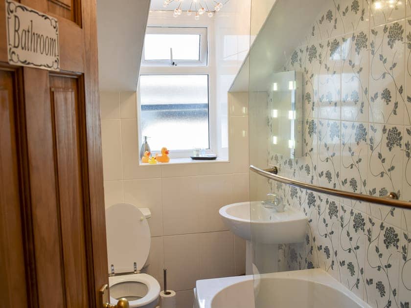 Bathroom | St Cuthbert’s Retreat, Wooler