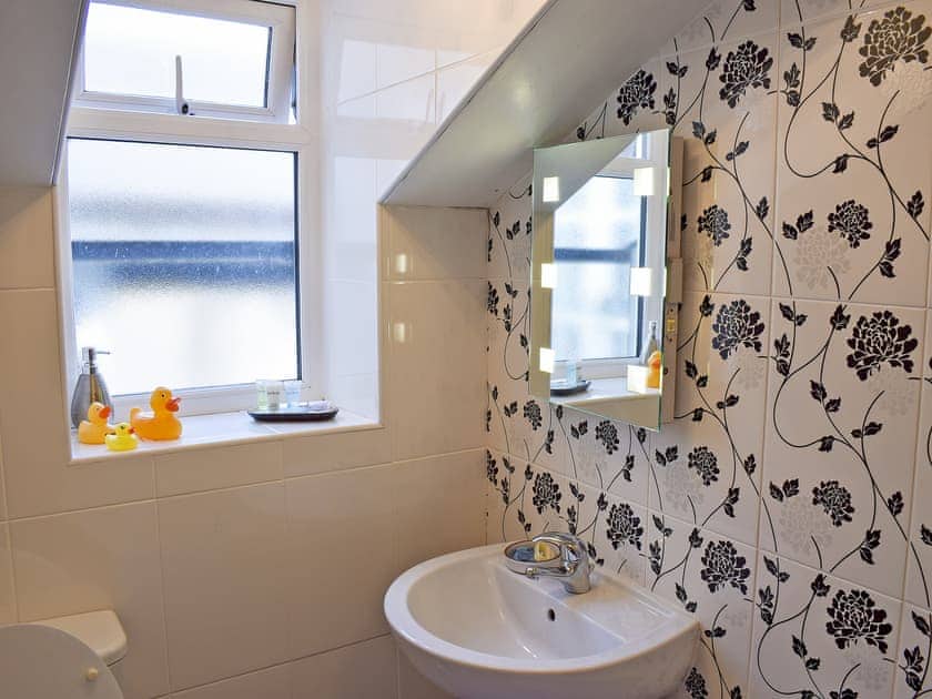 Bathroom | St Cuthbert’s Retreat, Wooler
