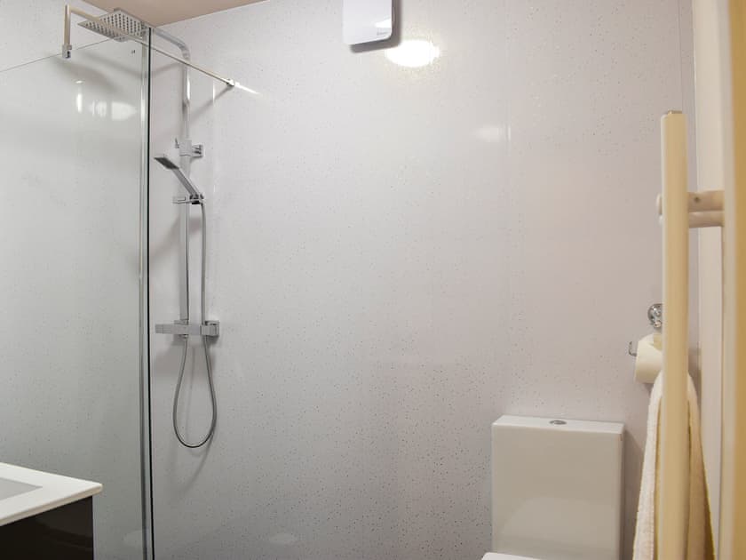Shower room | Pendle Holiday Cottages- Roosters Rest - Pendle Holiday Cottages, Barley, near Clitheroe