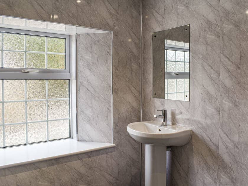 Bathroom | Lower Colvannick, Lower Colvannick Farm
