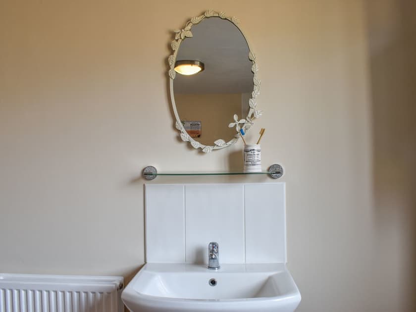 Bathroom | Sea Dog Cottage, Scarborough