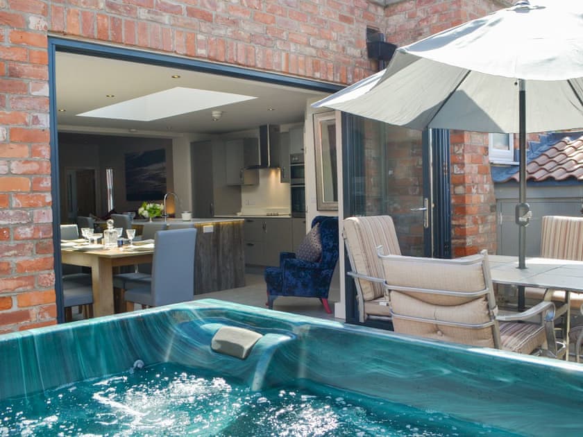 Hot tub | Regent Cottage, Beverley