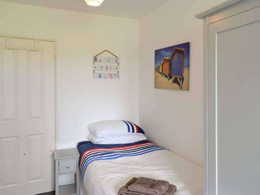 Twin bedroom | The Lookout, Boulmer