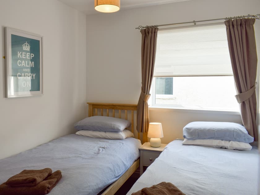 Twin bedroom | The Lookout, Boulmer