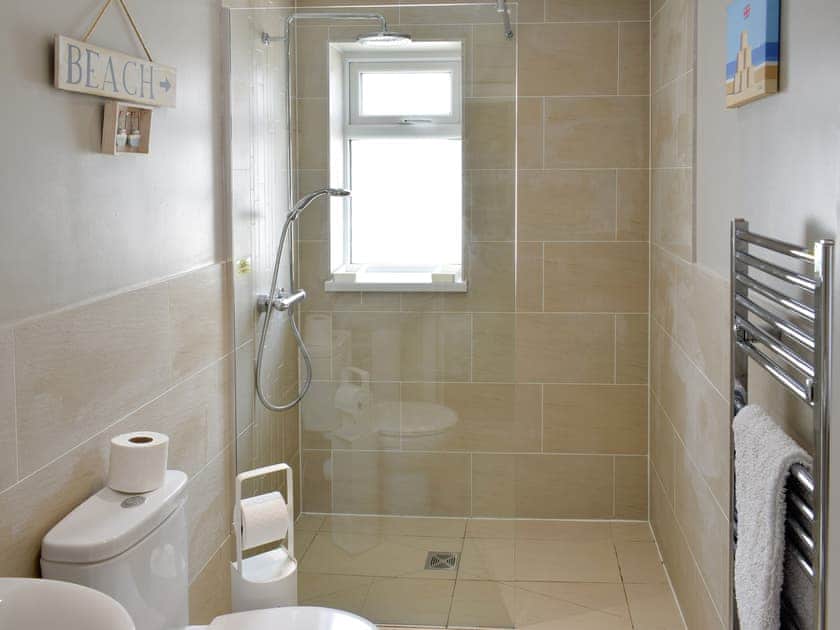 Wet room | The Lookout, Boulmer