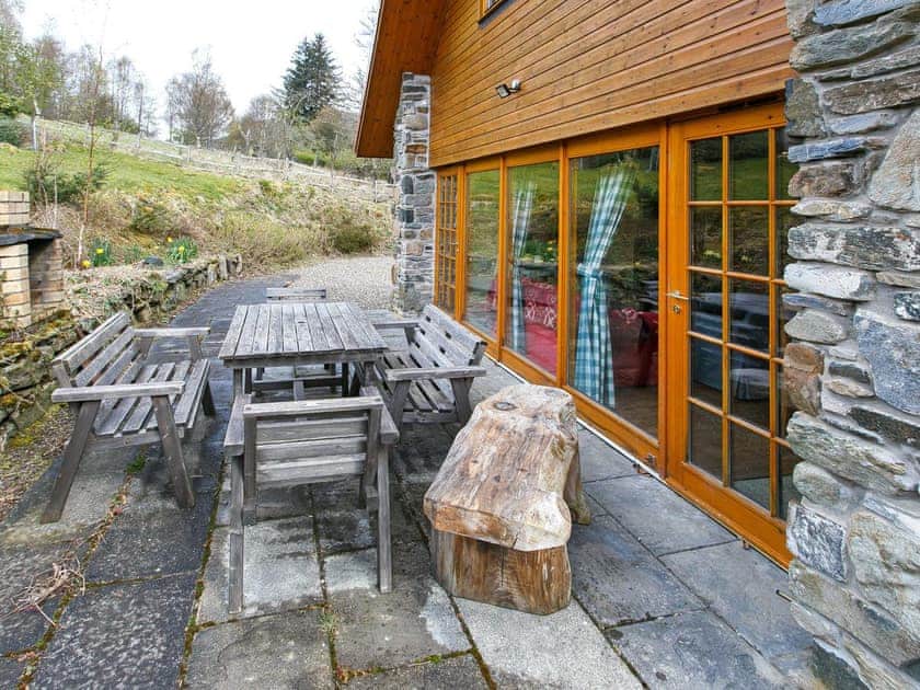 Sitting-out-area | The Barn, Lochearnhead