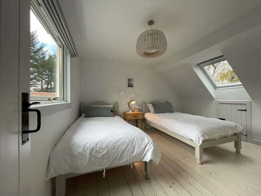 Twin bedroom | Lower Hilton Cottage, Culrain, Lairg