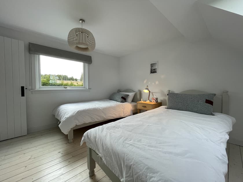 Twin bedroom | Lower Hilton Cottage, Culrain, Lairg