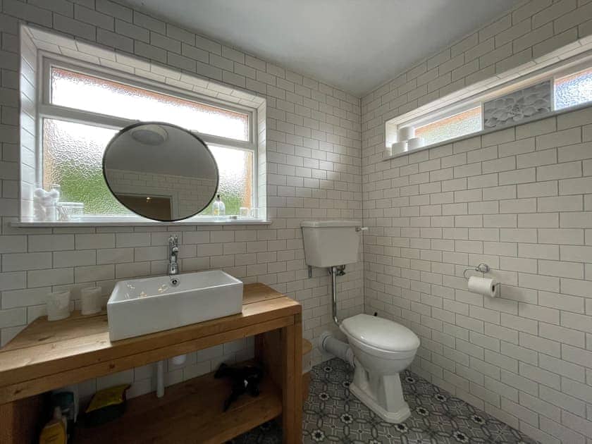 Shower room | Lower Hilton Cottage, Culrain, Lairg