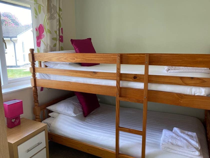 Bunk bedroom | Heligan - Rosecraddoc Holiday Village, Liskeard