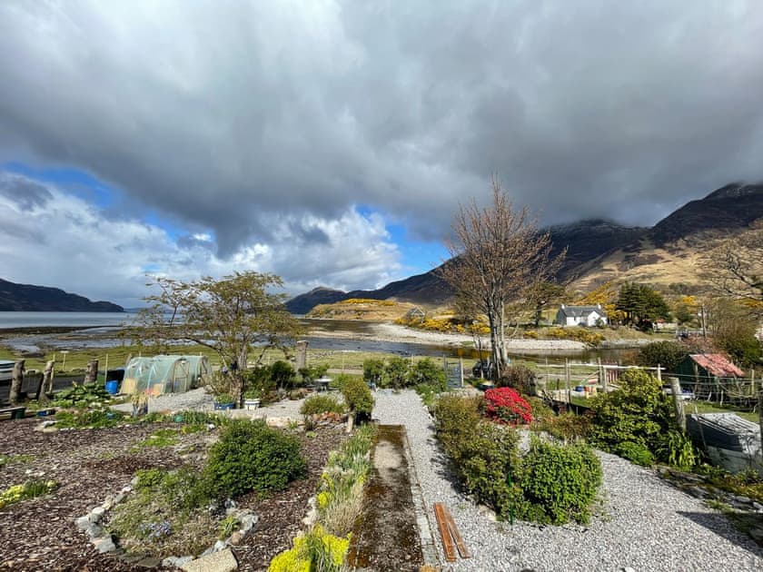 Garden and grounds | Sheena’s But’n’Ben, Corran, near Arnisdale
