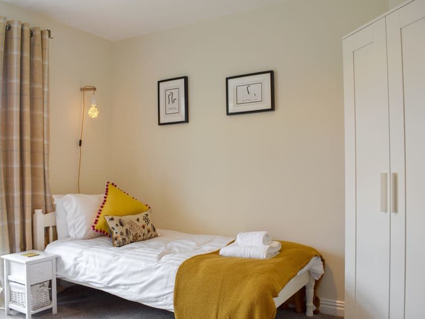 Twin bedroom | Manor Park Cottage, Consett