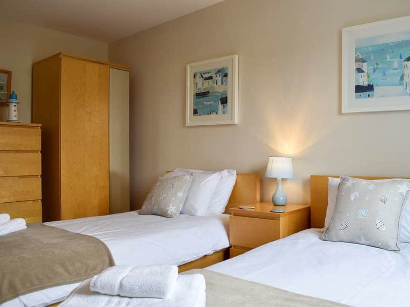 Twin bedroom | All Aboard, Whitby