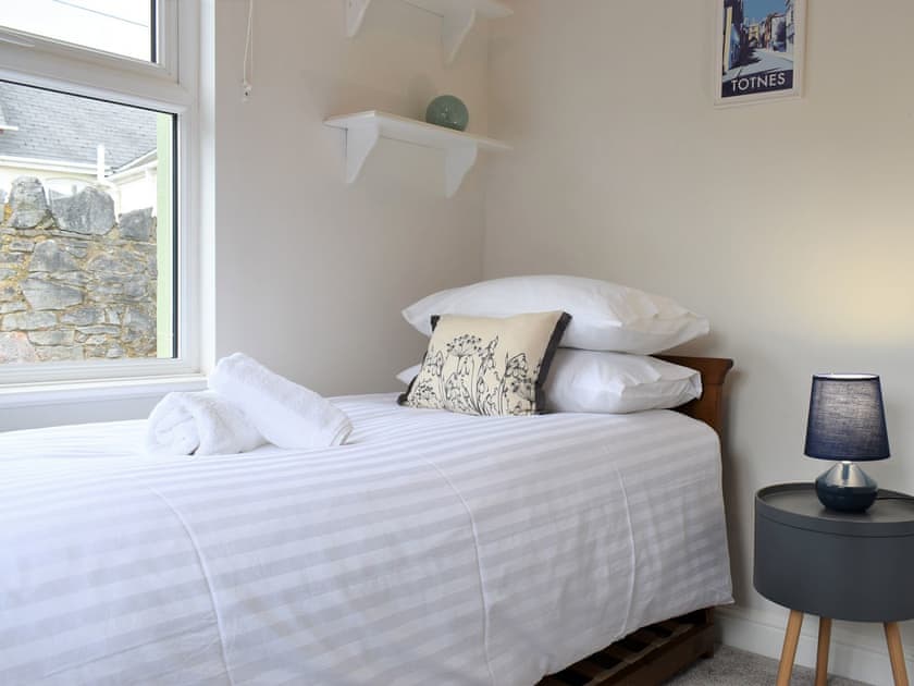 Single bedroom | Dandelions, Newton Abbot