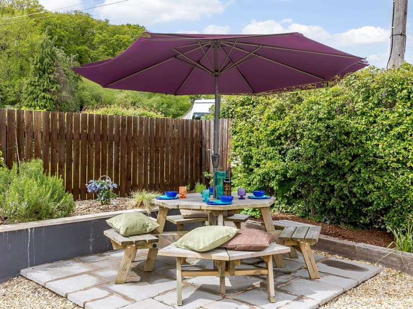 Sitting-out-area | Lilac Lodge, Newnham