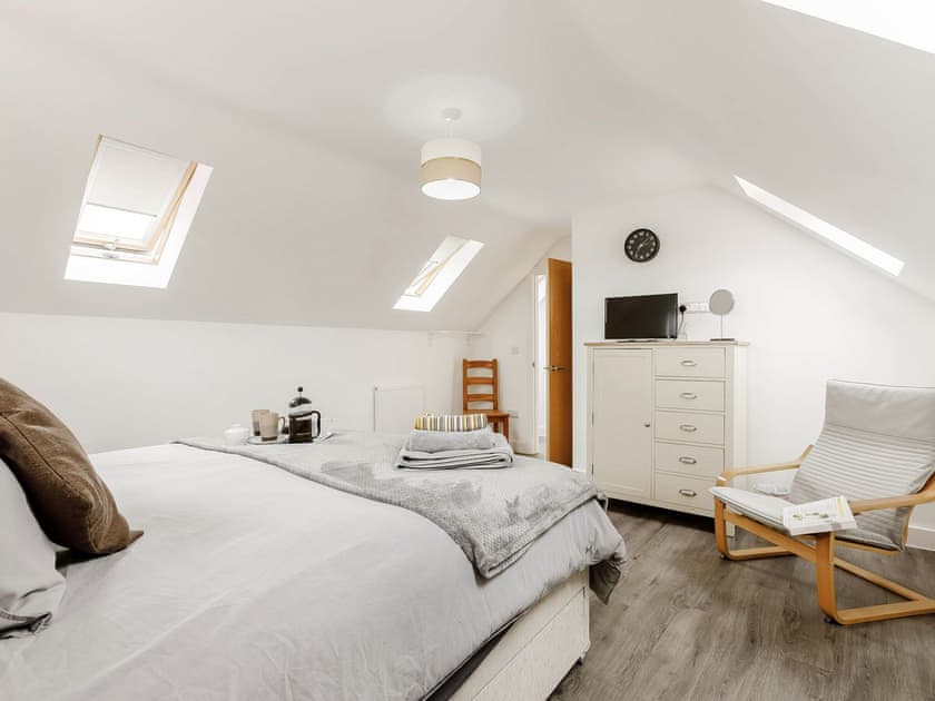 Master bedroom | Lilac Lodge, Newnham