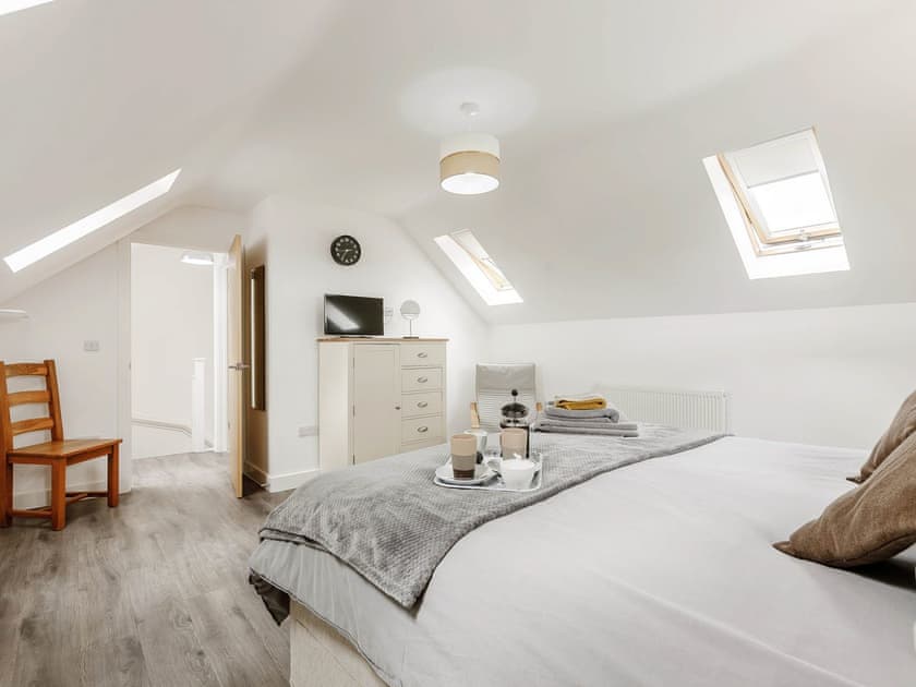 Master bedroom | Lilac Lodge, Newnham