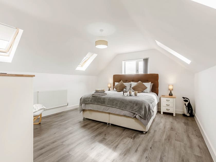 Master bedroom | Lilac Lodge, Newnham