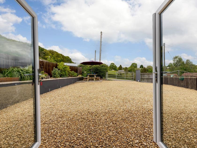 Outdoor area | Lilac Lodge, Newnham