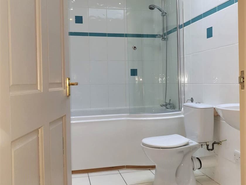Bathroom | Stables Cottage - Fitling Garth Cottages, Fitling, near Hull