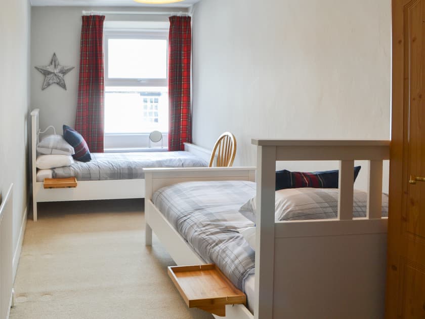 Twin bedroom | Warwick House, Felton