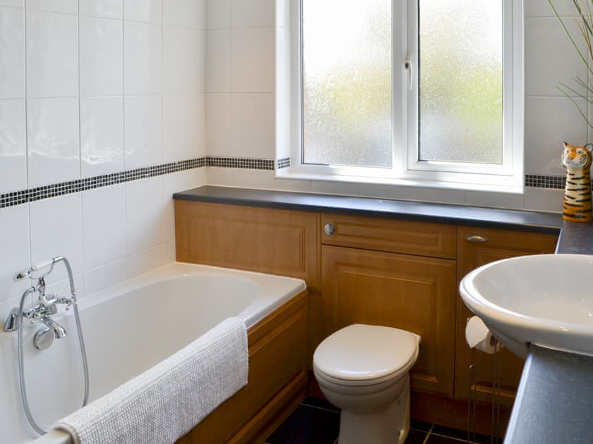 Bathroom | Warwick House, Felton