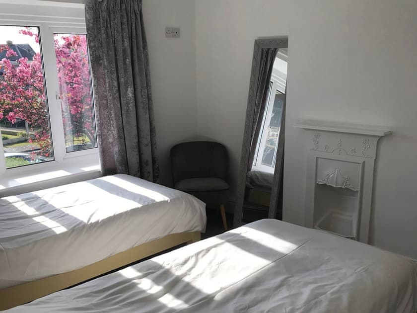 Twin bedroom | Barreg, Barmouth, near Dolgellau
