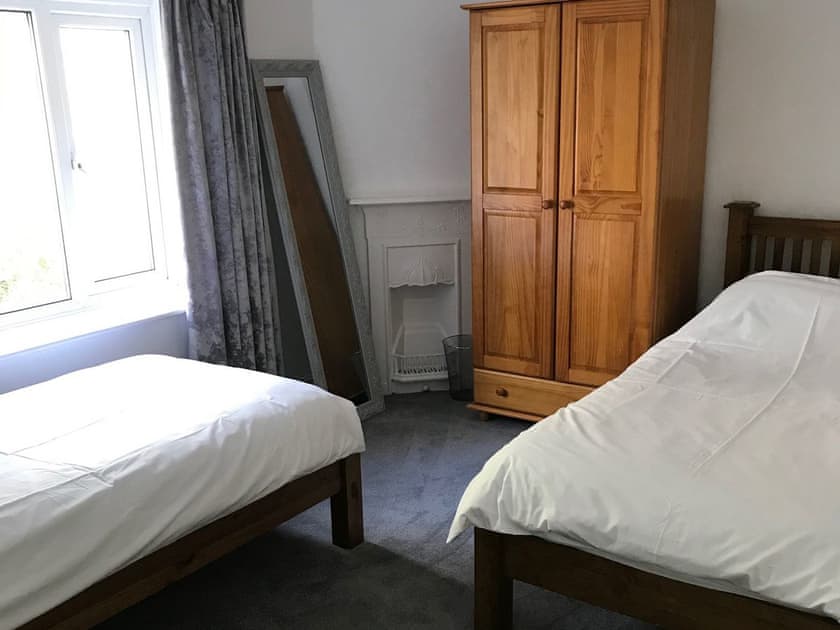 Twin bedroom | Barreg, Barmouth, near Dolgellau