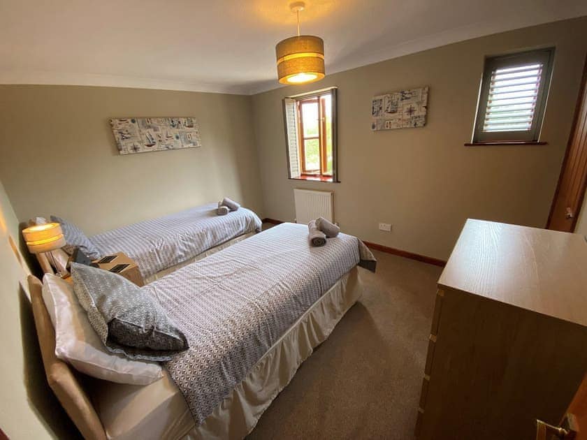 Twin bedroom | Peacock, East Ruston
