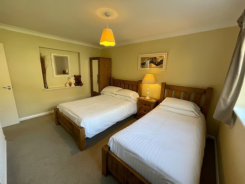Twin bedroom | Abbey End, Maenan, Conwy